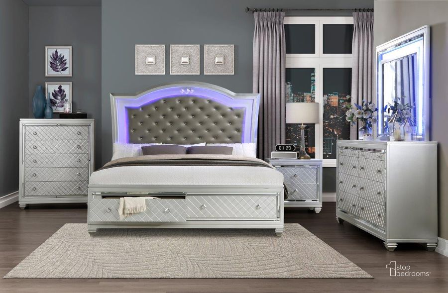 The appearance of Leesa Silver Platform Bedroom Set with Footboard Storage designed by Homelegance in the transitional interior design. This silver and grey piece of furniture  was selected by 1StopBedrooms from Leesa Collection to add a touch of cosiness and style into your home. Sku: 1430-1;1430-2;1430-3;1430-4. Bed Type: Platform Bed. Material: Wood. Product Type: Platform Bed. Bed Size: Queen. Image1