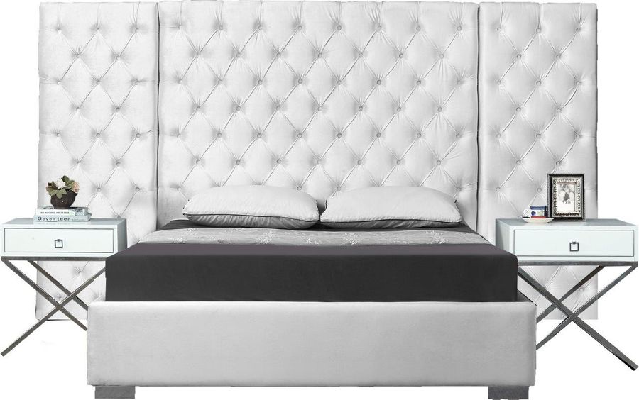 The appearance of Meridian GRANDEWHITEK Grande Series  King Size Platform Bed designed by Meridian in the modern / contemporary interior design. This white velvet piece of furniture  was selected by 1StopBedrooms from Grande Collection to add a touch of cosiness and style into your home. Sku: GrandeWhite-K-1;GrandeWhite-K-2;GrandeWhite-K-3. Bed Type: Platform Bed. Product Type: Platform Bed. Bed Size: King. Material: Velvet. Image1