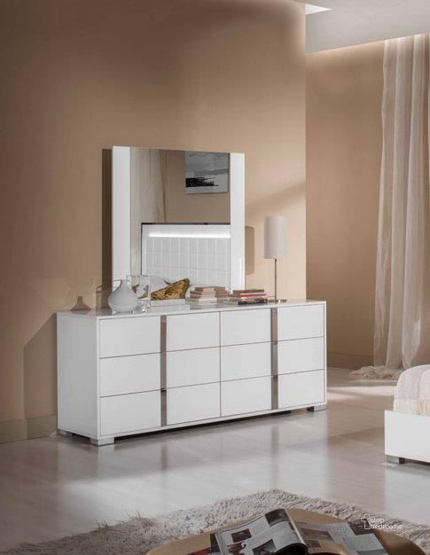 The appearance of Modrest San Marino Modern White Mirror designed by VIG Furniture in the modern / contemporary interior design. This white piece of furniture  was selected by 1StopBedrooms from Modrest San Marino Collection to add a touch of cosiness and style into your home. Sku: VGACSANMARINO-MIR-WHT. Material: Glass. Product Type: Mirror. Image1