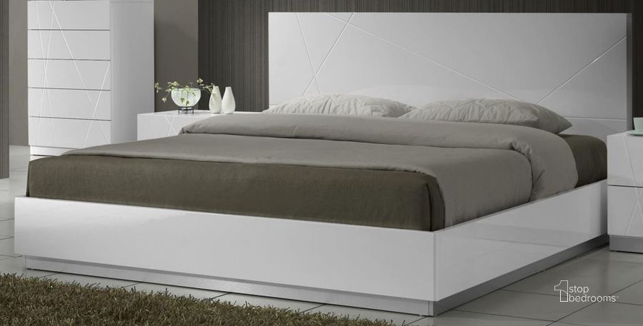 The appearance of Naples White Lacquer Twin Platform Bed designed by J&M in the modern / contemporary interior design. This white piece of furniture  was selected by 1StopBedrooms from Naples Collection to add a touch of cosiness and style into your home. Sku: 17686-T. Bed Type: Platform Bed. Material: Wood. Product Type: Platform Bed. Bed Size: Twin.