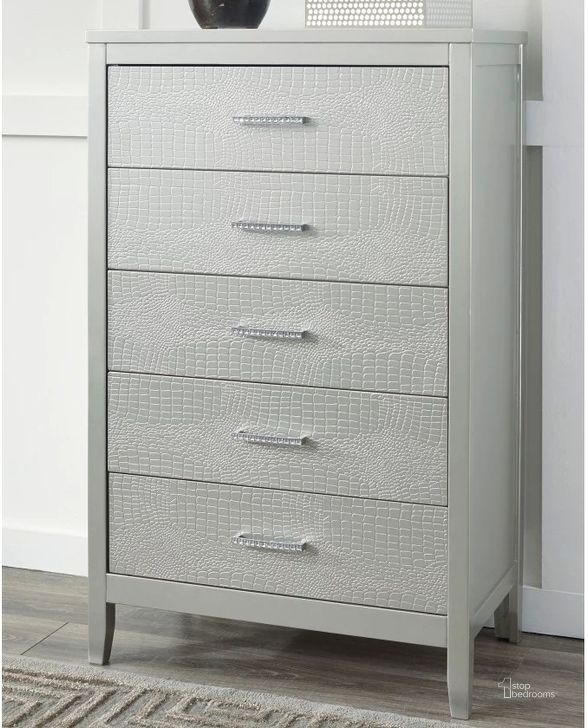 The appearance of Olivet Silver 5 Drawer Chest designed by Signature Design by Ashley in the modern / contemporary interior design. This silver piece of furniture  was selected by 1StopBedrooms from Olivet Collection to add a touch of cosiness and style into your home. Sku: B560-46. Material: Wood. Product Type: Chest. Image1