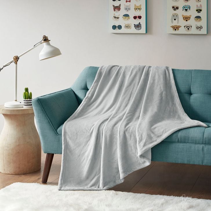 The appearance of Oversized Solid Microlight Plush Brushed Throw In Grey designed by Olliix in the transitional interior design. This grey piece of furniture  was selected by 1StopBedrooms from Microlight Plush Collection to add a touch of cosiness and style into your home. Sku: ID50-844. Material: Polyester. Product Type: Throw. Image1