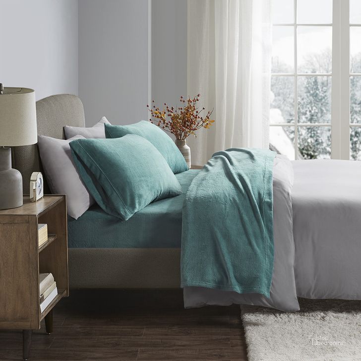 The appearance of Plush Polyester Soloft Plush King Sheet Set In Teal designed by Olliix in the transitional interior design. This teal piece of furniture  was selected by 1StopBedrooms from Soloft Plush Collection to add a touch of cosiness and style into your home. Sku: TN20-0443. Material: Polyester. Bed Size: King. Product Type: Bed Sheet. Image1