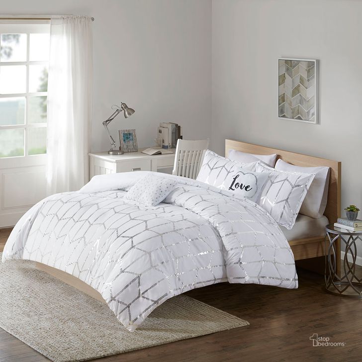 The appearance of Polyester Metallic Printed 5Pcs Queen Comforter Set In White/Silver designed by Olliix in the modern / contemporary interior design. This white/silver piece of furniture  was selected by 1StopBedrooms from Raina Collection to add a touch of cosiness and style into your home. Sku: ID10-1818. Material: Polyester. Bed Size: Queen. Product Type: Comforter Set. Image1