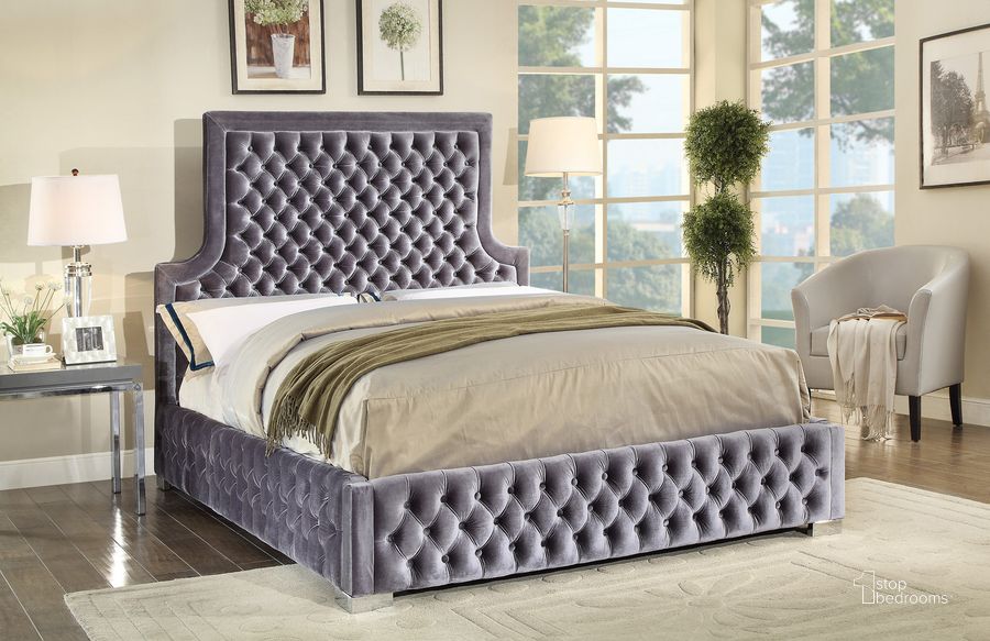 The appearance of Meridian Sedona Velvet King Bed in Grey designed by Meridian in the modern / contemporary interior design. This grey velvet piece of furniture  was selected by 1StopBedrooms from Sedona Collection to add a touch of cosiness and style into your home. Sku: SedonaGrey-K-1;SedonaGrey-K-2. Bed Type: Platform Bed. Material: Fabric. Product Type: Platform Bed. Bed Size: King. Image1