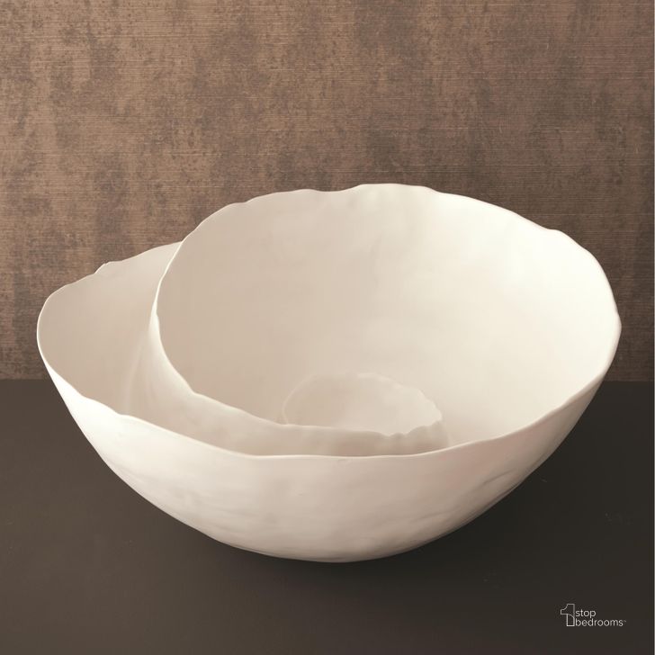 The appearance of Spiral Bowl In Matte White designed by Global Views in the modern / contemporary interior design. This white piece of furniture  was selected by 1StopBedrooms from Spiral Collection to add a touch of cosiness and style into your home. Sku: 7.10371. Material: Ceramic. Product Type: Bowl. Image1