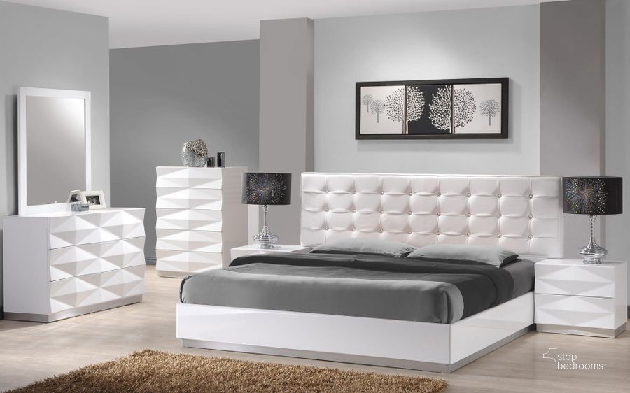 The appearance of Verona White Lacquer Youth Platform Bedroom Set designed by J&M in the modern / contemporary interior design. This white piece of furniture  was selected by 1StopBedrooms from Verona Collection to add a touch of cosiness and style into your home. Sku: 17688-F;17688-NS. Bed Type: Platform Bed. Material: Wood. Product Type: Platform Bed. Bed Size: Full. Image1