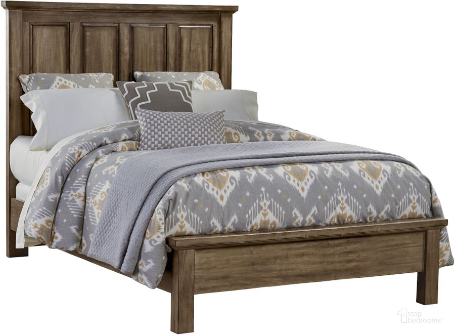 The appearance of Maple Road Antique Amish Queen Mansion Bed designed by Artisan & Post in the rustic / southwestern interior design. This antique piece of furniture  was selected by 1StopBedrooms from Maple Road Collection to add a touch of cosiness and style into your home. Sku: 118-559;118-955;118-722. Bed Type: Panel Bed. Product Type: Panel Bed. Bed Size: Queen. Image1