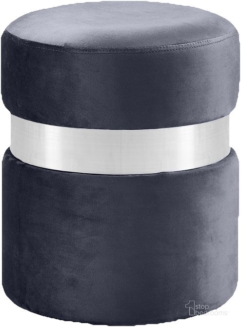 The appearance of Meridian Hailey 133Grey Velvet Ottoman designed by Meridian in the modern / contemporary interior design. This grey velvet piece of furniture  was selected by 1StopBedrooms from Hailey Collection to add a touch of cosiness and style into your home. Sku: 133Grey. Product Type: Ottoman. Image1