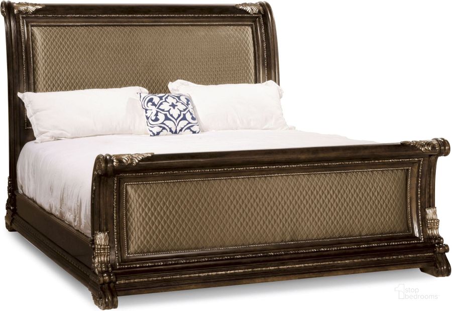 The appearance of Gables Upholstered Queen Sleigh Bed designed by A.R.T. in the traditional interior design. This brown piece of furniture  was selected by 1StopBedrooms from Gables Collection to add a touch of cosiness and style into your home. Sku: 245145-1707HB;245145-1707FB;245145-1707RS. Bed Type: Sleigh Bed. Material: Wood. Product Type: Sleigh Bed. Bed Size: Queen. Image1