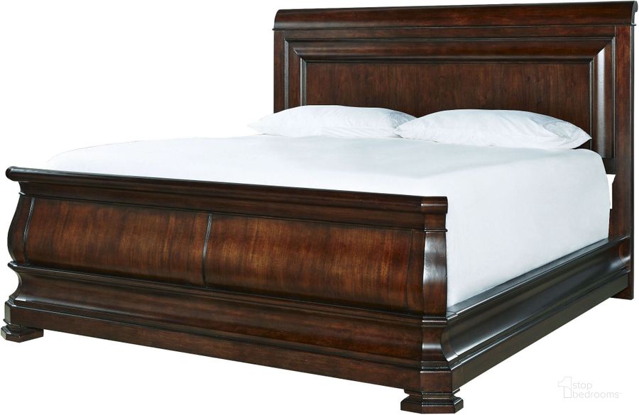 The appearance of Reprise Classical Cherry Cal. King Sleigh Bed designed by Universal in the traditional interior design. This brown piece of furniture  was selected by 1StopBedrooms from Reprise Collection to add a touch of cosiness and style into your home. Sku: 58176H;58176F;58177R. Bed Type: Sleigh Bed. Material: Wood. Product Type: Sleigh Bed. Bed Size: California King. Image1