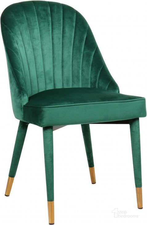 The appearance of Belle Green Dining Chair Set of 2 designed by Meridian in the modern / contemporary interior design. This green velvet piece of furniture  was selected by 1StopBedrooms from Belle Collection to add a touch of cosiness and style into your home. Sku: 811Green-C. Product Type: Dining Chair. Material: Velvet. Image1