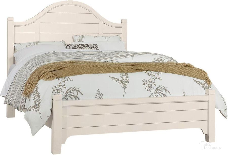 The appearance of Bungalow Lattice King Arched Bed designed by Vaughan Bassett in the transitional interior design. This lattice piece of furniture  was selected by 1StopBedrooms from Bungalow Collection to add a touch of cosiness and style into your home. Sku: 744-668A;744-866A;744-922;MS-MS1. Bed Type: Poster Bed. Product Type: Poster Bed. Bed Size: King.