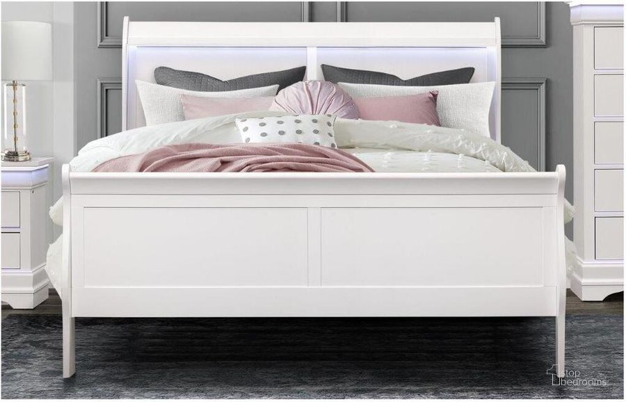 The appearance of Charlie White Queen Bed designed by Global Furniture USA in the modern / contemporary interior design. This white piece of furniture  was selected by 1StopBedrooms from Charlie Collection to add a touch of cosiness and style into your home. Sku: CHARLIE-WHITE-QB-HB/FB W/LED;CHARLIE-WHITE-QB-SR. Bed Type: Sleigh Bed. Product Type: Sleigh Bed. Bed Size: Queen. Material: Rubberwood. Image1
