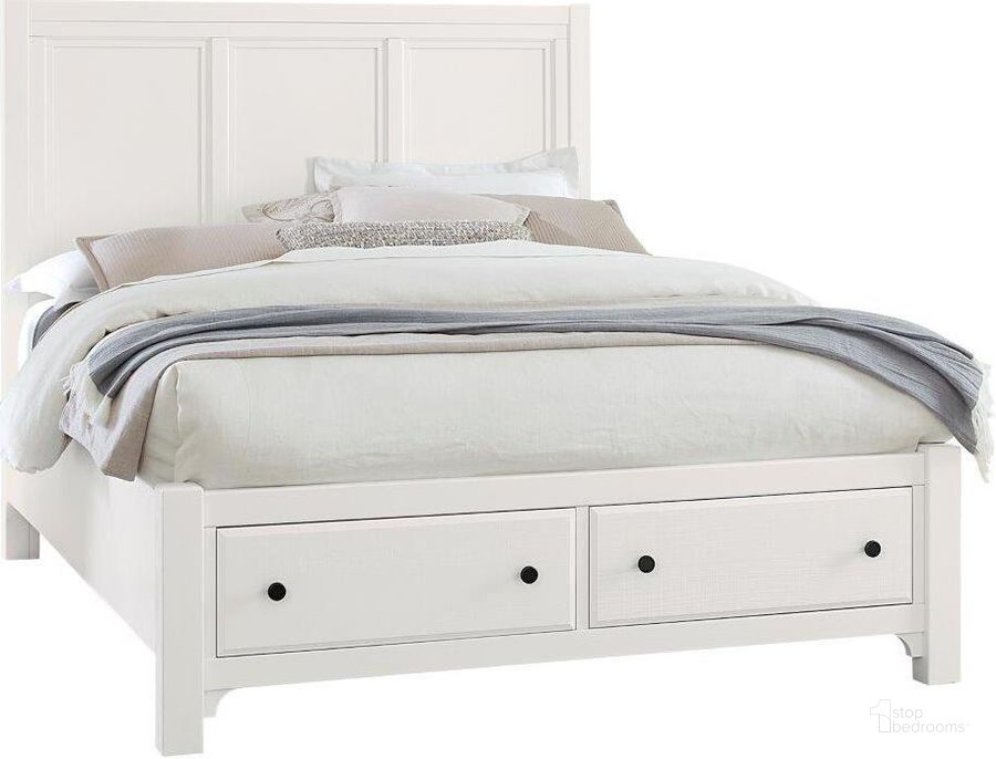 The appearance of Cool Farmhouse King Panel Bed With Storage Footboard In Soft White designed by Vaughan Bassett in the transitional interior design. This soft white piece of furniture  was selected by 1StopBedrooms from Cool Farmhouse Collection to add a touch of cosiness and style into your home. Sku: 804-667;804-066B;804-502;TT-666T. Bed Type: Storage Bed. Material: Wood. Product Type: Storage Bed. Bed Size: King. Image1