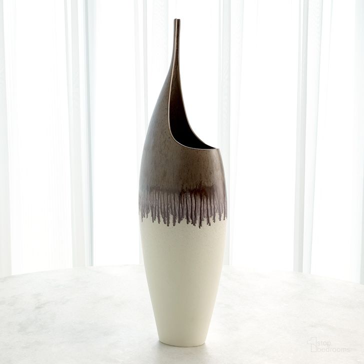 The appearance of Curved Low Stem Vase In Amethyst Drip designed by Global Views in the modern / contemporary interior design. This white piece of furniture  was selected by 1StopBedrooms from Curved Collection to add a touch of cosiness and style into your home. Sku: 1.10843. Material: Ceramic. Product Type: Vase. Image1