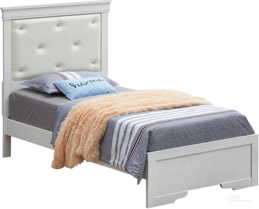 The appearance of Glory Furniture Lorana Silver Champagne G6590B-TB2 Twin Bed designed by Glory in the transitional interior design. This silver piece of furniture  was selected by 1StopBedrooms from Lorana Collection to add a touch of cosiness and style into your home. Sku: G6590B-TB2-HeadBoard;G6590B-TB2-Foot Board;G6590B-TB2-Rails. Bed Type: Panel Bed. Material: Wood. Product Type: Panel Bed. Bed Size: Twin.