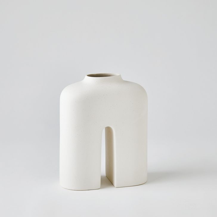 The appearance of Guardian Medium Vase In White And Cream designed by Global Views in the modern / contemporary interior design. This white piece of furniture  was selected by 1StopBedrooms from Guardian Collection to add a touch of cosiness and style into your home. Sku: 7.10607. Material: Ceramic. Product Type: Vase. Image1