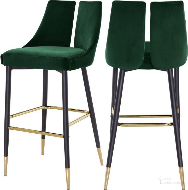 The appearance of Hansford Green Velvet Counter Height Chair Dining Chair Set of 2 designed by Furnique in the modern / contemporary interior design. This green velvet piece of furniture  was selected by 1StopBedrooms from Hansford Collection to add a touch of cosiness and style into your home. Sku: 960Green-C. Product Type: Barstool. Material: Velvet. Image1