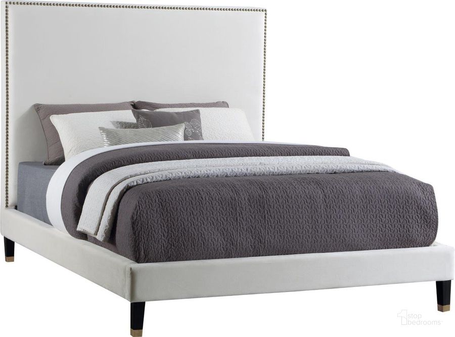 The appearance of Harlie Cream Full Bed designed by Meridian in the modern / contemporary interior design. This cream velvet piece of furniture  was selected by 1StopBedrooms from Harlie Collection to add a touch of cosiness and style into your home. Sku: HarlieCream-F-1;HarlieCream-F-2. Bed Type: Platform Bed. Product Type: Platform Bed. Bed Size: Full. Material: Velvet. Image1