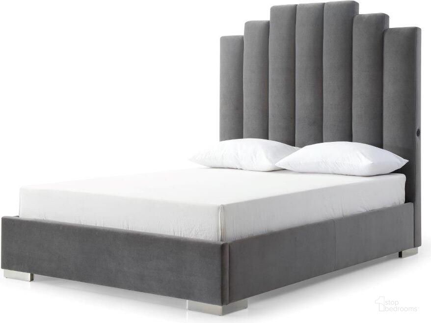 The appearance of Jordan Queen Bed With Fully Upholstered Grey And Double Usb In Headboard And Chrome Legs designed by Whiteline Modern Living in the modern / contemporary interior design. This velvet piece of furniture  was selected by 1StopBedrooms from Jordan Collection to add a touch of cosiness and style into your home. Sku: BQ1688F-GRY. Bed Type: Platform Bed. Material: Fabric. Product Type: Platform Bed. Bed Size: Queen. Image1