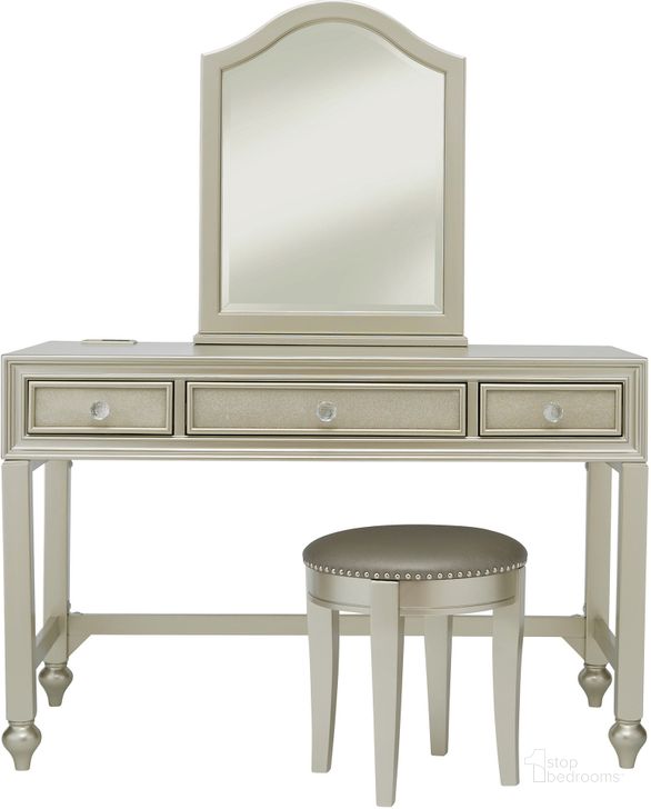 The appearance of Li'L Diva Vanity Mirror In Silver designed by Samuel Lawrence in the glam interior design. This silver piece of furniture  was selected by 1StopBedrooms from Li'l Diva Collection to add a touch of cosiness and style into your home. Sku: 8874-432. Product Type: Vanity Mirror. Material: Poplar. Image1