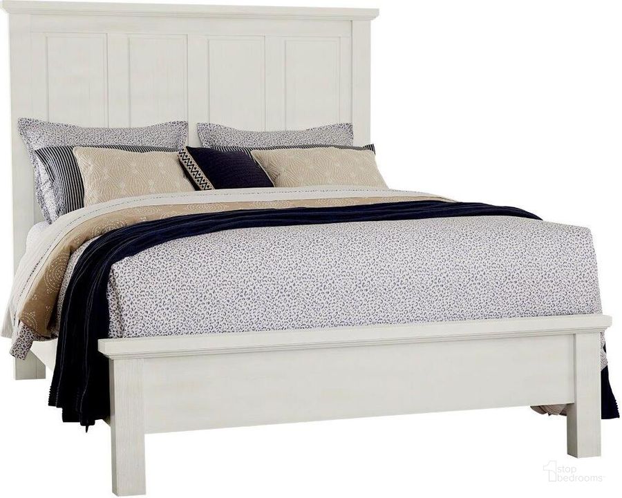 The appearance of Maple Road Queen Mansion Bed In Soft White designed by Artisan & Post in the transitional interior design. This soft white piece of furniture  was selected by 1StopBedrooms from Maple Road Collection to add a touch of cosiness and style into your home. Sku: 116-559;116-955;116-722. Bed Type: Panel Bed. Material: Wood. Product Type: Panel Bed. Bed Size: Queen. Image1