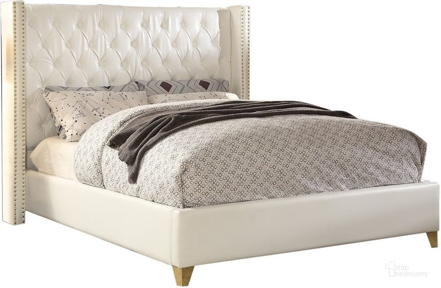 The appearance of Meridian Furniture Soho Bonded Leather King Bed in White designed by Meridian in the modern / contemporary interior design. This white bonded leather piece of furniture  was selected by 1StopBedrooms from Soho Collection to add a touch of cosiness and style into your home. Sku: SohoWhite-K-1;SohoWhite-K-2. Bed Type: Platform Bed. Material: Leather. Product Type: Platform Bed. Bed Size: King. Image1