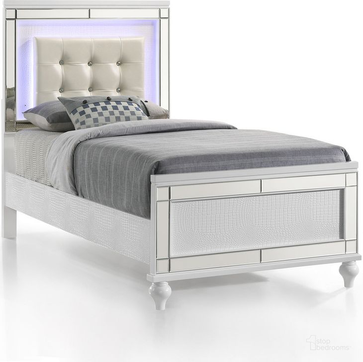 The appearance of New Classic Furniture Valentino Full Upholstered Lighted Bed In White designed by New Classic in the modern / contemporary interior design. This white piece of furniture  was selected by 1StopBedrooms from Valentino Collection to add a touch of cosiness and style into your home. Sku: BA9698W-410;BA9698W-420;BA9698W-530. Bed Type: Panel Bed. Material: Upholstered. Product Type: Panel Bed. Bed Size: Full. Image1