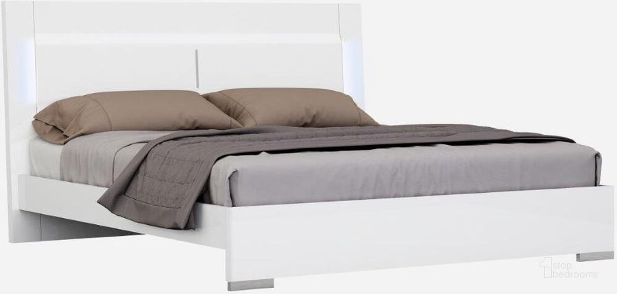 The appearance of Oslo King Bed designed by J&M in the modern / contemporary interior design. This white piece of furniture  was selected by 1StopBedrooms from Oslo Collection to add a touch of cosiness and style into your home. Sku: 17485-K. Bed Type: Platform Bed. Product Type: Platform Bed. Bed Size: King. Image1
