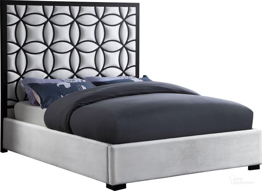 The appearance of Paislewood White Velvet King Bed designed by Furnique in the modern / contemporary interior design. This white velvet piece of furniture  was selected by 1StopBedrooms from Paislewood Collection to add a touch of cosiness and style into your home. Sku: TajWhite-K-1;TajWhite-K-2. Material: Metal. Product Type: Platform Bed. Bed Size: King. Image1