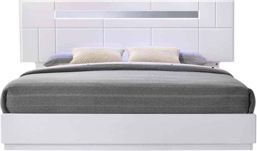The appearance of Palermo White Lacquer Queen Platform Bed designed by J&M in the modern / contemporary interior design. This white piece of furniture  was selected by 1StopBedrooms from Palermo Collection to add a touch of cosiness and style into your home. Sku: 17853-Q-Headboard;17853-Q-Footboard;17853-Q-Rails. Bed Type: Platform Bed. Material: Wood. Product Type: Platform Bed. Bed Size: Queen. Image1