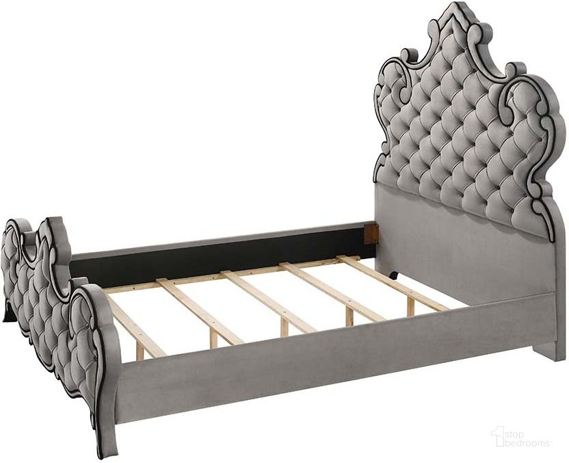 The appearance of Rosswood Gray Velvet Queen Bed designed by Atelier Home in the modern / contemporary interior design. This gray velvet piece of furniture  was selected by 1StopBedrooms from Rosswood Collection to add a touch of cosiness and style into your home. Sku: BD01062Q1;BD01062Q2;BD01062Q3. Bed Type: Panel Bed. Material: Wood. Product Type: Panel Bed. Bed Size: Queen. Image1