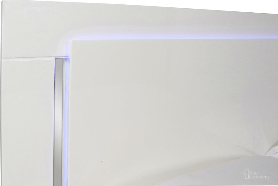 Sapphire High Gloss White Laminate Platform Bedroom Set by New Classic