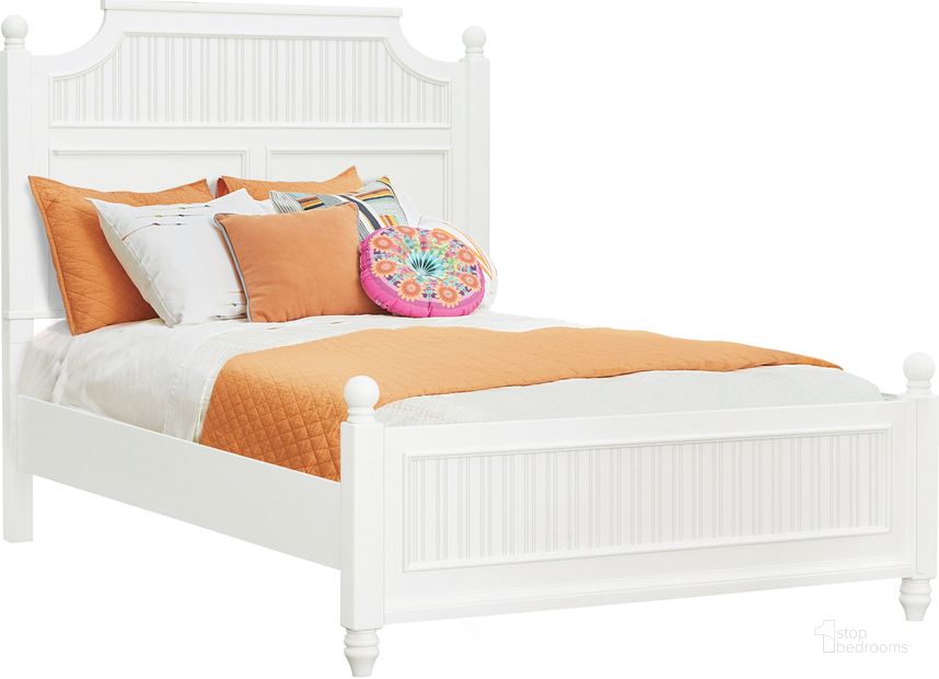 The appearance of Savannah Full Poster Bed In White Finish designed by Pulaski in the  interior design. This white piece of furniture  was selected by 1StopBedrooms from Savannah Collection to add a touch of cosiness and style into your home. Sku: S920-401;S920-632;S920-633. Bed Type: Poster Bed. Product Type: Poster Bed. Bed Size: Full. Material: Poplar. Image1