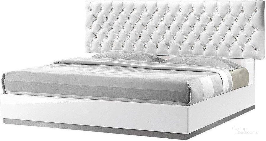 The appearance of Seville Tufted Crystals Eastern King Platform Bed In White And Silver Base designed by Best Master Furniture in the modern / contemporary interior design. This white/silver piece of furniture  was selected by 1StopBedrooms from Seville Collection to add a touch of cosiness and style into your home. Sku: SEVIEK. Bed Type: Platform Bed. Material: Wood. Product Type: Platform Bed. Bed Size: King. Image1