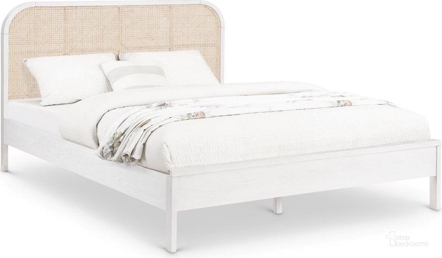 The appearance of Siena White King Bed designed by Meridian in the modern / contemporary interior design. This white piece of furniture  was selected by 1StopBedrooms from Siena Collection to add a touch of cosiness and style into your home. Sku: SienaWhite-K-1;SienaWhite-K-2;SienaWhite-K-3. Bed Type: Platform Bed. Material: Wood. Product Type: Platform Bed. Bed Size: King. Image1