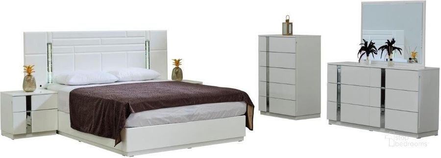 The appearance of Sienna Queen Bed With Headboard In White designed by Furnia in the modern / contemporary interior design. This white piece of furniture  was selected by 1StopBedrooms from Sienna Collection to add a touch of cosiness and style into your home. Sku: 120-SIE-QB-W. Bed Type: Platform Bed. Material: Wood. Product Type: Platform Bed. Bed Size: Queen. Image1