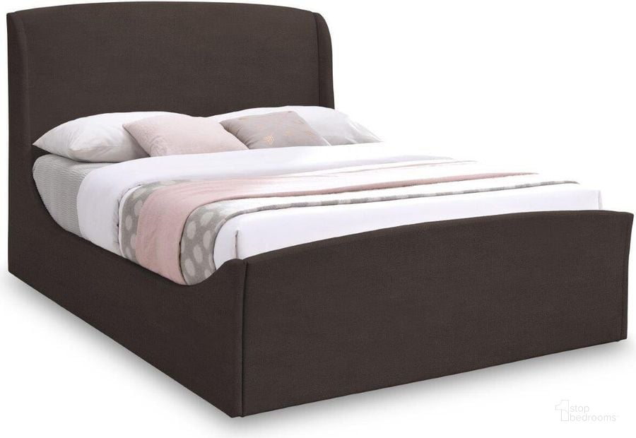 The appearance of Tess Brown King Bed designed by Meridian in the modern / contemporary interior design. This brown piece of furniture  was selected by 1StopBedrooms from Tess Collection to add a touch of cosiness and style into your home. Sku: TessBrown-K-1;TessBrown-K-2;TessBrown-K-3. Bed Type: Platform Bed. Material: Fabric. Product Type: Platform Bed. Bed Size: King. Image1