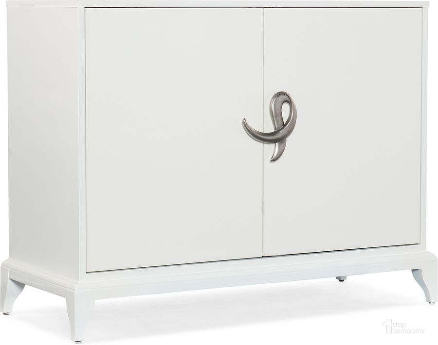 The appearance of Unity Chest In White designed by Hooker in the modern / contemporary interior design. This white piece of furniture  was selected by 1StopBedrooms from Komen Collection to add a touch of cosiness and style into your home. Sku: 5000-85005-02. Material: Wood. Product Type: Accent Chest. Image1