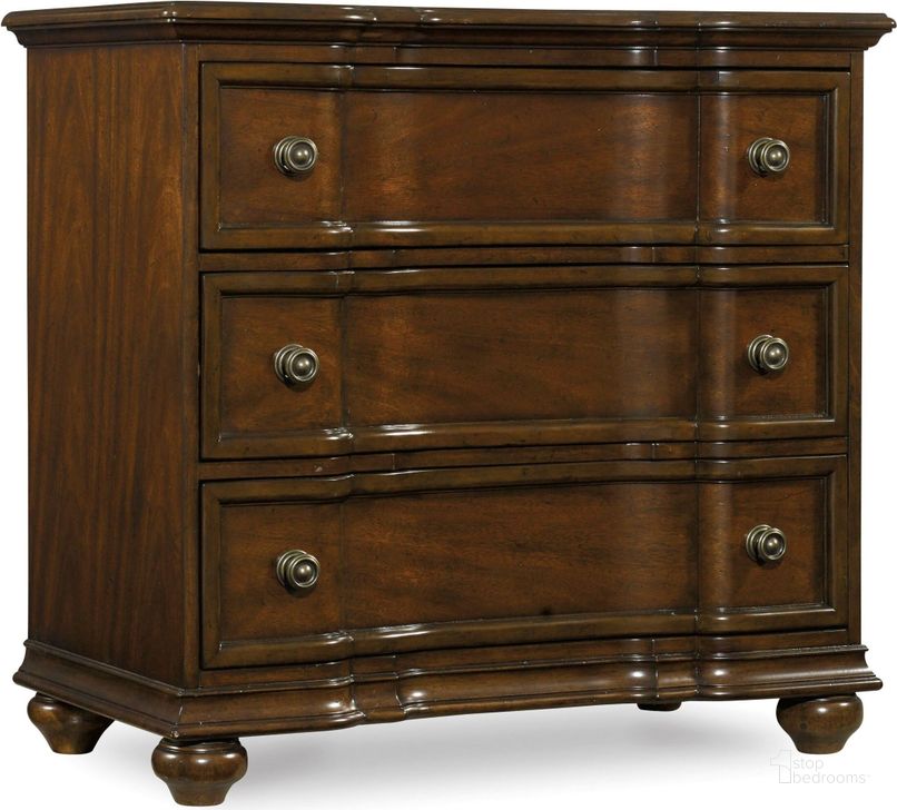 The appearance of Leesburg Brown Bachelor's Chest designed by Hooker in the traditional interior design. This brown piece of furniture  was selected by 1StopBedrooms from Leesburg Collection to add a touch of cosiness and style into your home. Sku: 5381-90017. Material: Wood. Product Type: Nightstand. Image1