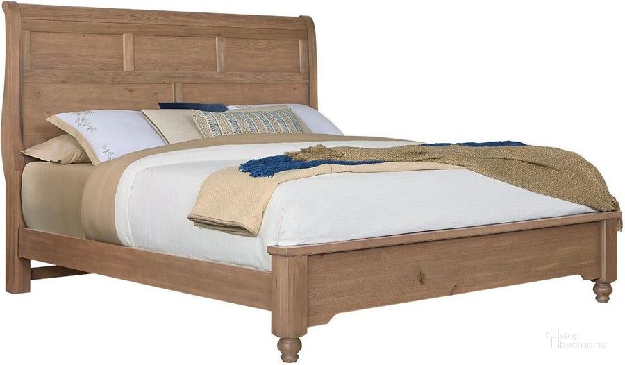The appearance of Vista King Sleigh Bed In Natural Oak designed by Vaughan Bassett in the transitional interior design. This natural oak piece of furniture  was selected by 1StopBedrooms from Vista Collection to add a touch of cosiness and style into your home. Sku: 771-663;771-166;771-922;MS-MS1. Bed Type: Sleigh Bed. Material: Wood. Product Type: Sleigh Bed. Bed Size: King. Image1