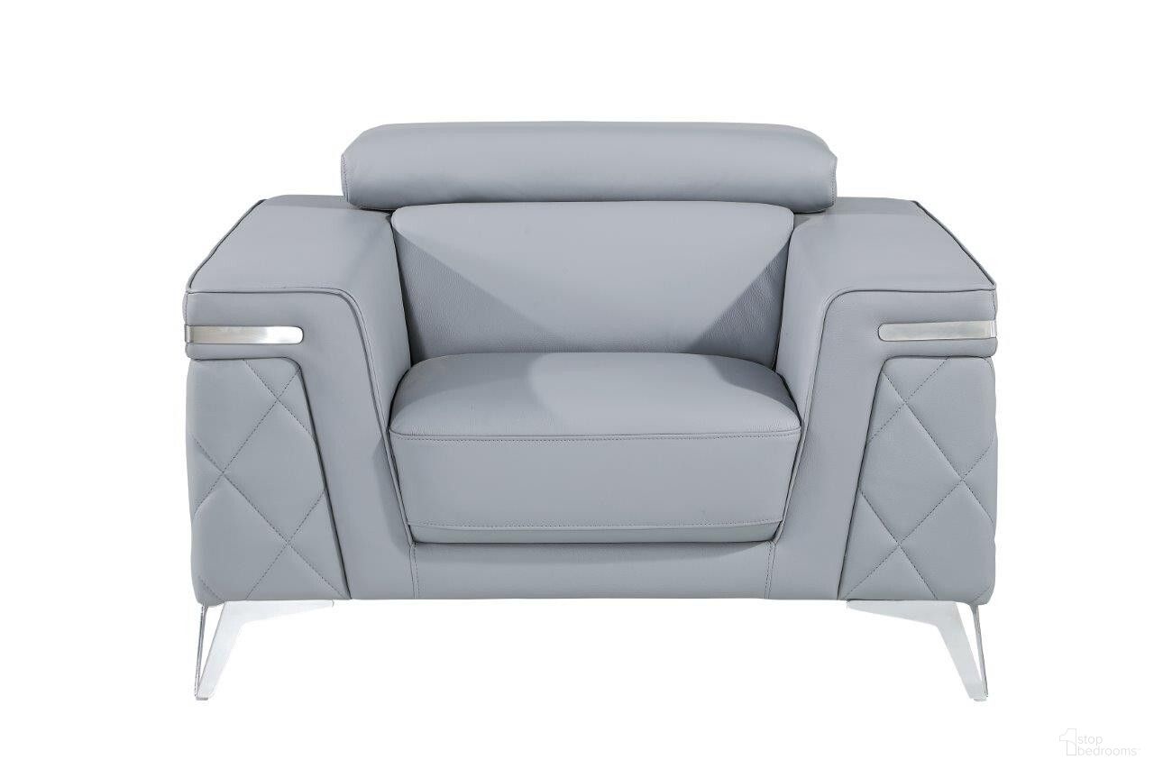 The appearance of 42 Inch Top Grain Leather Club Chair In Light Gray and Silver designed by Homeroots in the modern / contemporary interior design. This light gray/silver piece of furniture  was selected by 1StopBedrooms from  to add a touch of cosiness and style into your home. Sku: 534092. Material: Genuine Leather.