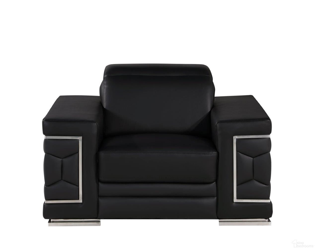 The appearance of 47 Inch Genuine Leather Club Chair In Silver and Black designed by Homeroots in the modern / contemporary interior design. This silver and black piece of furniture  was selected by 1StopBedrooms from  to add a touch of cosiness and style into your home. Sku: 546436. Material: Genuine Leather.