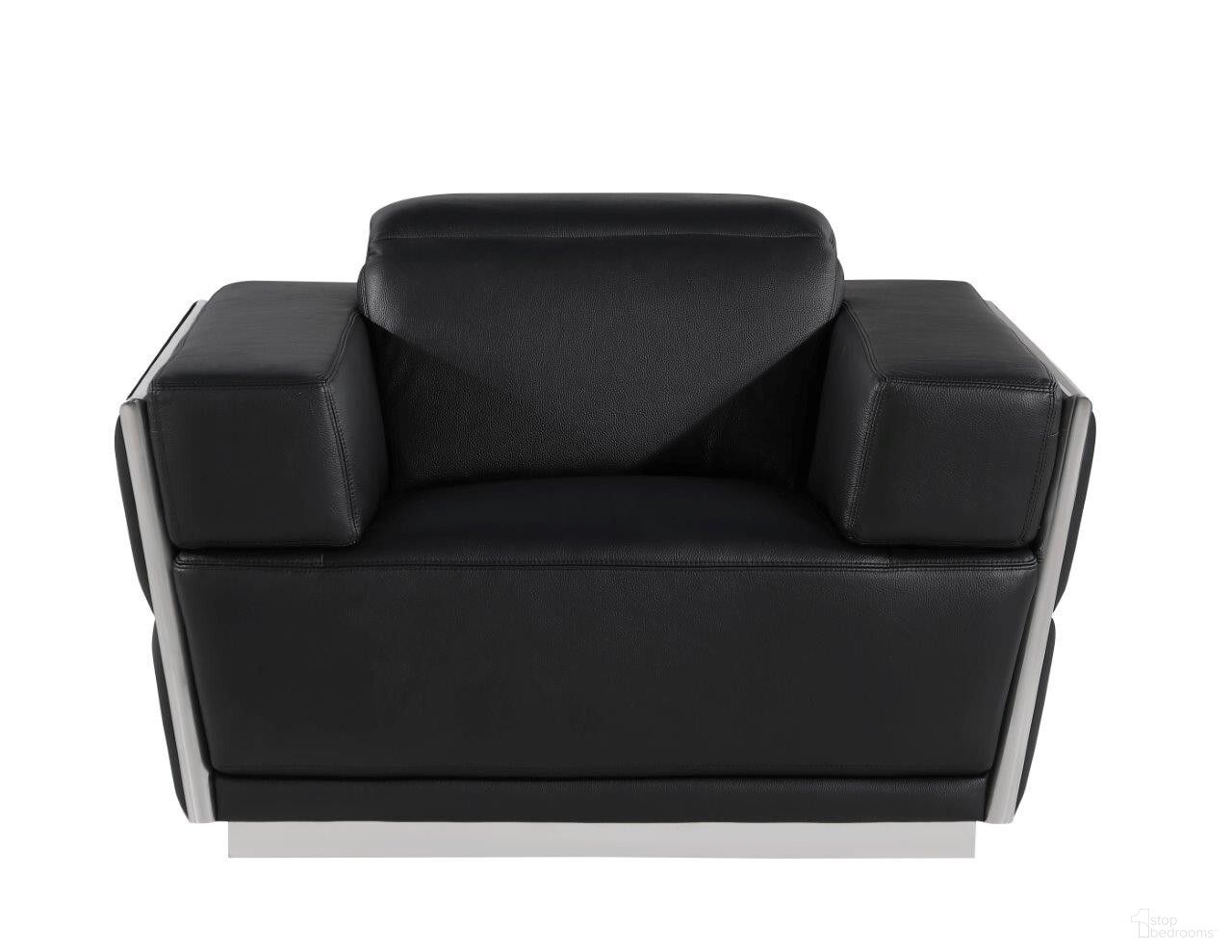 The appearance of 47 Inch Italian Leather Club Chair In Silver and Black designed by Homeroots in the modern / contemporary interior design. This silver and black piece of furniture was selected by 1StopBedrooms from to add a touch of cosiness and style into your home. Sku: 551605. Material: Genuine Leather.