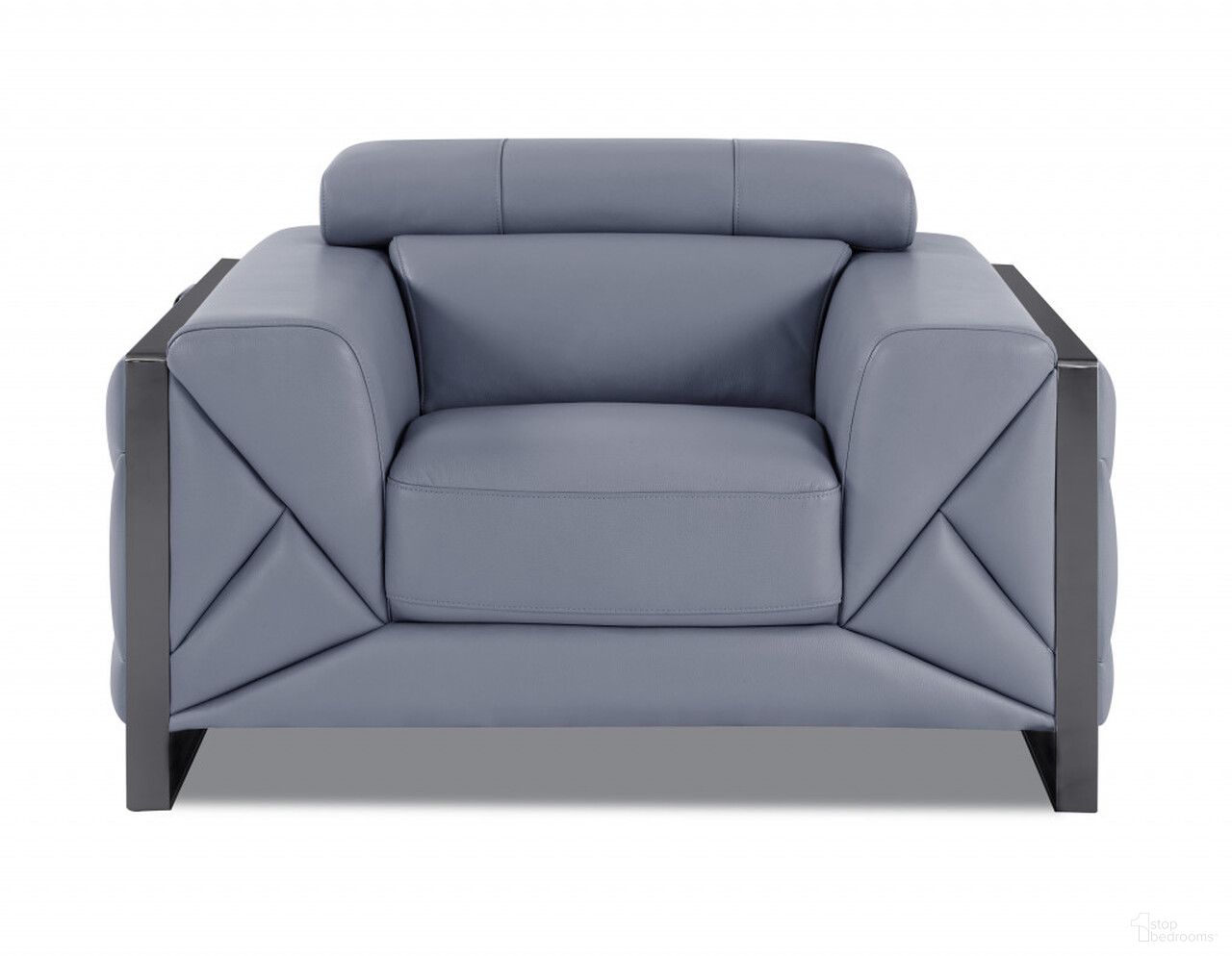 The appearance of 48 Inch Italian Leather Arm Chair In Black and Light Blue designed by Homeroots in the modern / contemporary interior design. This black/light blue piece of furniture  was selected by 1StopBedrooms from  to add a touch of cosiness and style into your home. Sku: 476501. Material: Genuine Leather.