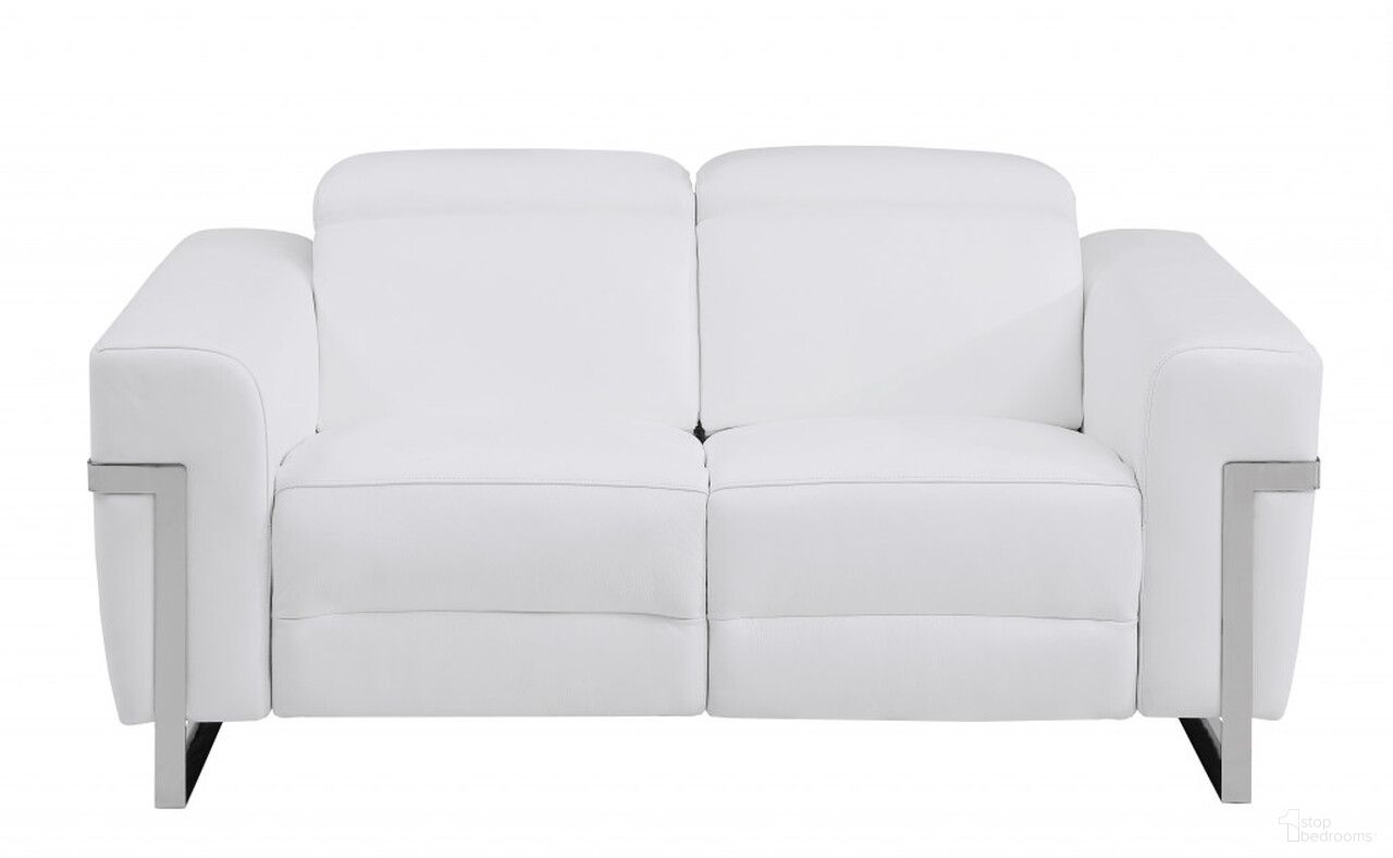 The appearance of 65 Inch Italian Leather Power Reclining Loveseat In White and Silver designed by Homeroots in the modern / contemporary interior design. This white and silver piece of furniture was selected by 1StopBedrooms from to add a touch of cosiness and style into your home. Sku: 482201. Material: Genuine Leather.