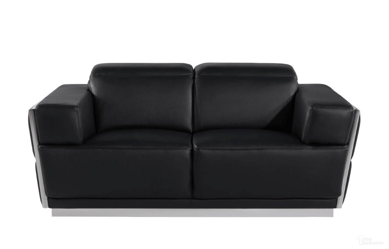The appearance of 70 Inch Italian Leather Loveseat In Silver and Black designed by Homeroots in the modern / contemporary interior design. This silver and black piece of furniture was selected by 1StopBedrooms from to add a touch of cosiness and style into your home. Sku: 551602. Material: Genuine Leather.