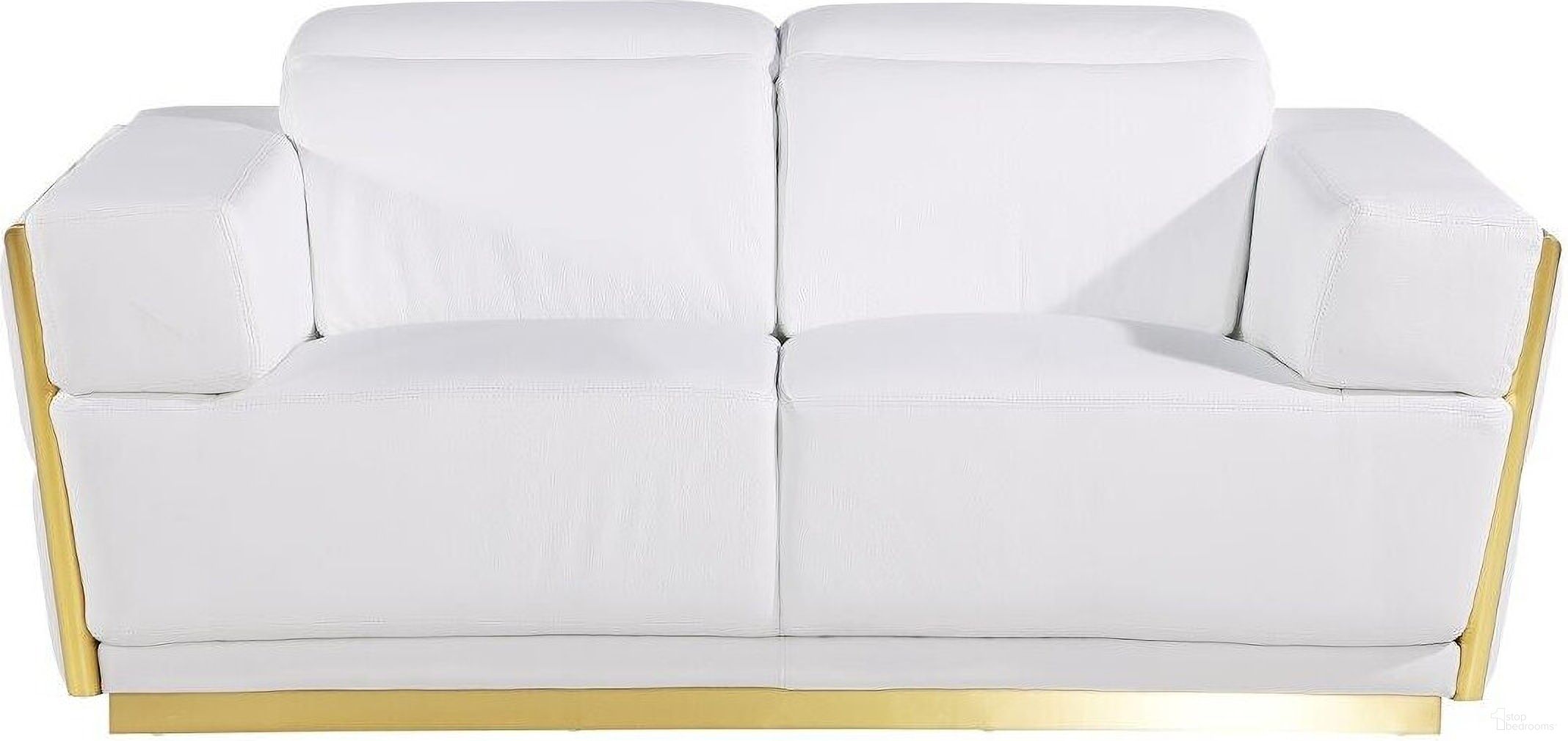 The appearance of 70 Inch Italian Leather Loveseat In White and Silver designed by Homeroots in the modern / contemporary interior design. This white and silver piece of furniture  was selected by 1StopBedrooms from  to add a touch of cosiness and style into your home. Sku: 551603. Material: Genuine Leather.