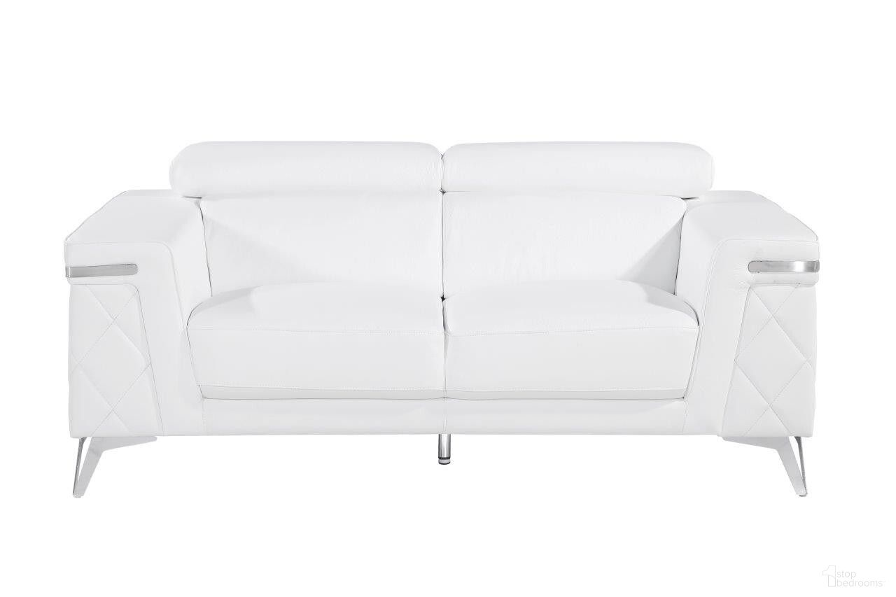 The appearance of 70 Inch Top Grain Leather Loveseat In White and Silver Metallic designed by Homeroots in the modern / contemporary interior design. This white and silver metallic piece of furniture  was selected by 1StopBedrooms from  to add a touch of cosiness and style into your home. Sku: 534098. Material: Genuine Leather.